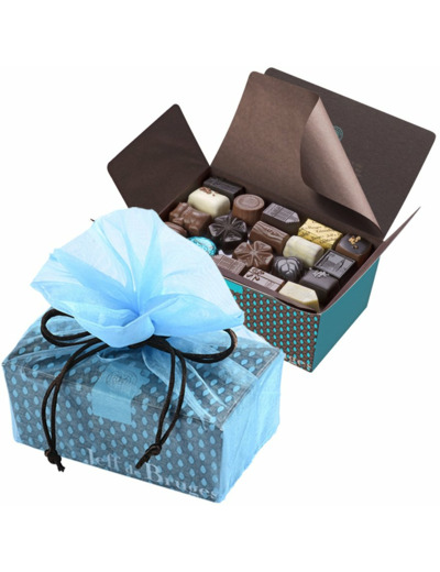 Ballotin 1 kg chocolats assortis et pochette organdi bleue