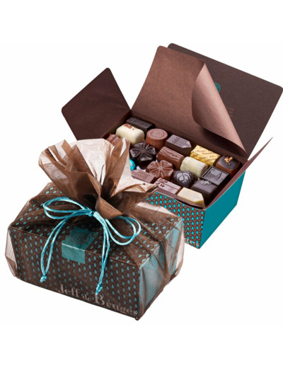 Ballotin 1 kg chocolats assortis et pochette organdi marron