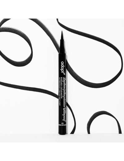 L'eyeliner feutre précision waterproof regard char