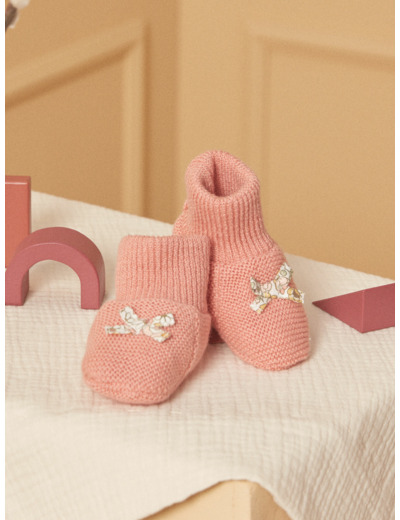 Chaussons de naissance rose poudré