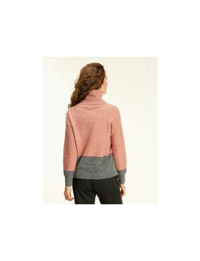 Pull ample col roulé rose